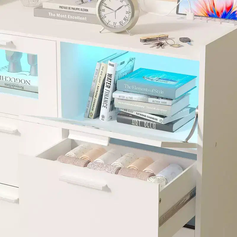 Grande commode blanche Coiffeuse moderne avec lumières LED et station de charge