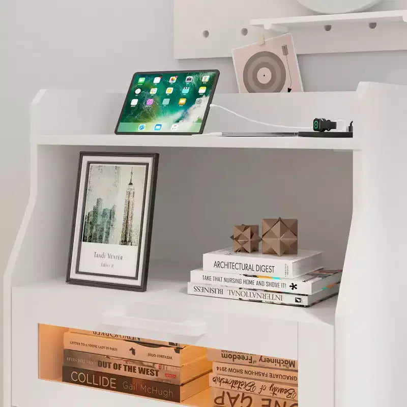 Grande commode blanche Coiffeuse moderne avec lumières LED et station de charge