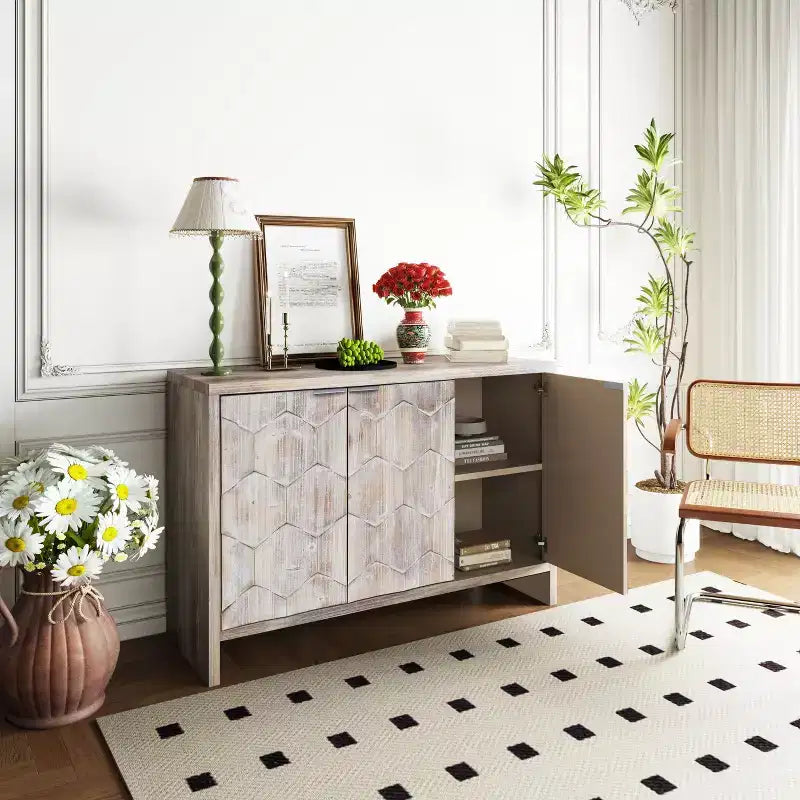Buffet d'appoint de style rustique avec portes sculptées et rangements compartimentés