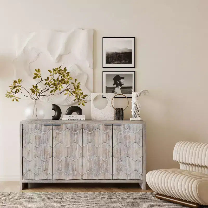 Buffet d'appoint de style rustique avec portes sculptées et rangements compartimentés