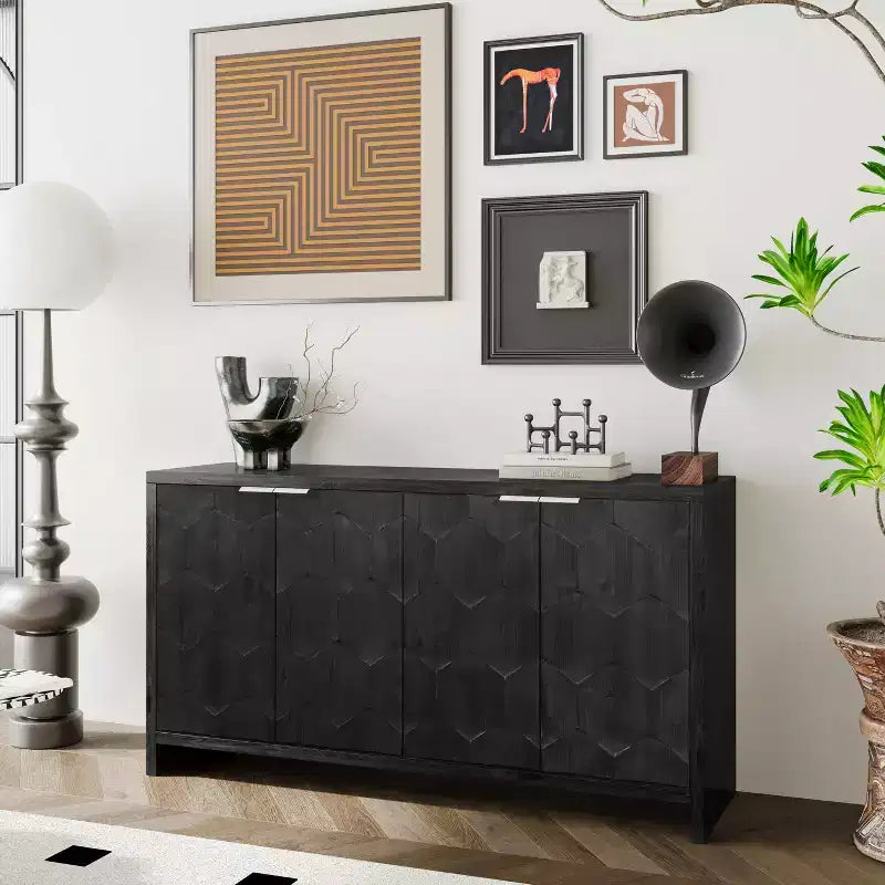 Buffet d'appoint de style rustique avec portes sculptées et rangements compartimentés