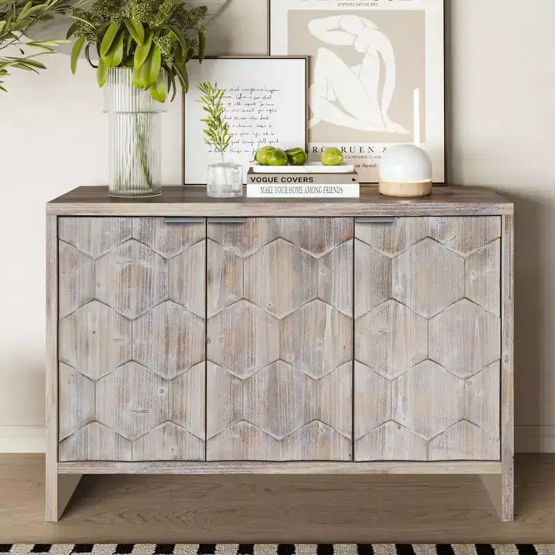 Buffet d'appoint de style rustique avec portes sculptées et rangements compartimentés