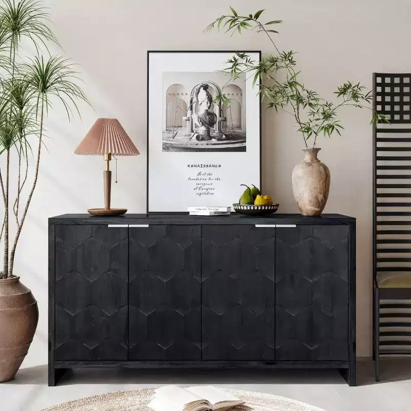 Buffet d'appoint de style rustique avec portes sculptées et rangements compartimentés