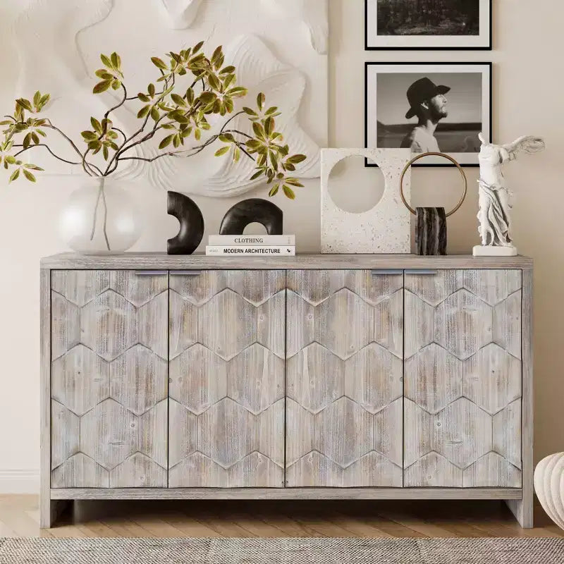 Buffet d'appoint de style rustique avec portes sculptées et rangements compartimentés