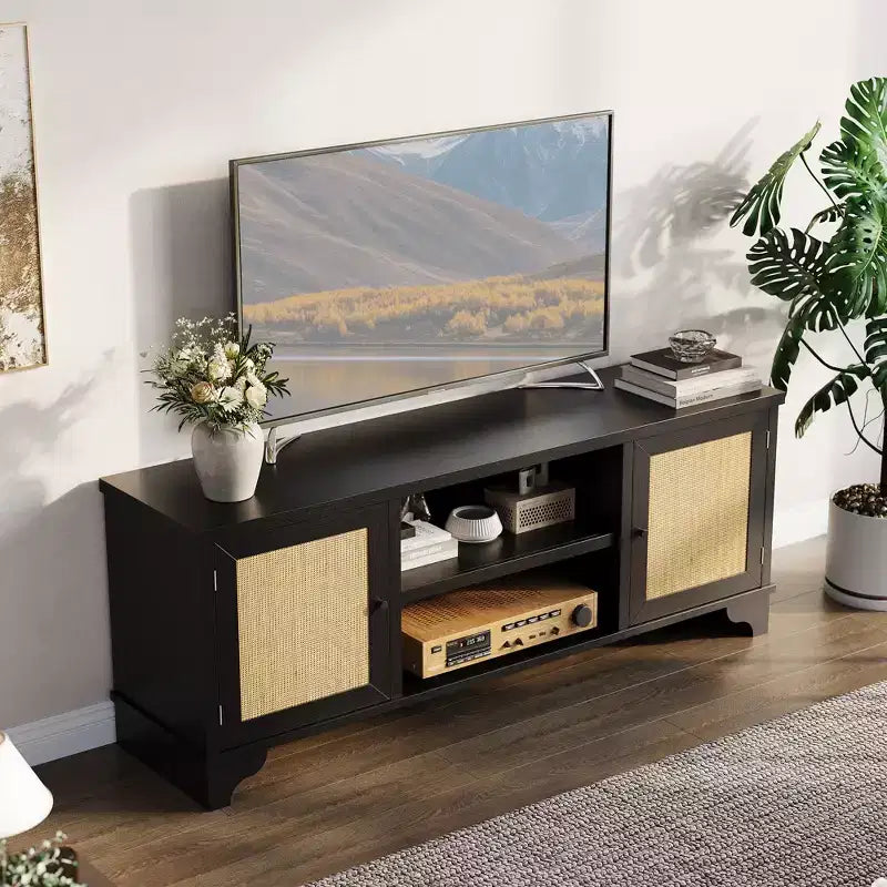 Meuble TV en rotin pour téléviseurs jusqu'à 70 pouces, console multimédia en bois avec placards et étagères ouvertes, centre de divertissement élégant pour le salon