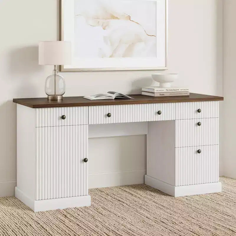 Rangement de bureau cannelé pour bureau à domicile, bureau de direction moderne de 60 pouces avec station de charge, bureau d'ordinateur en bois avec tiroirs de classement pour salle d'étude