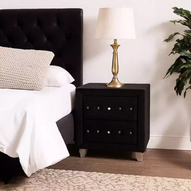 Table de chevet Glam en velours noir avec 2 tiroirs et poignées en cristal