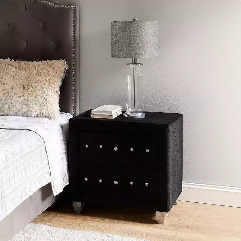 Table de chevet Glam en velours noir avec 2 tiroirs et poignées en cristal